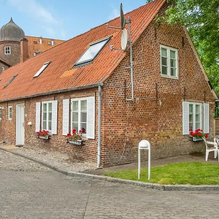 4 Bedroom Lovely In Holiday home
