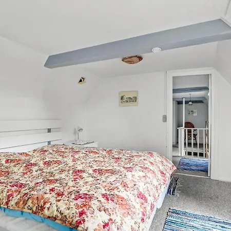 4 Bedroom Lovely In 岑讷