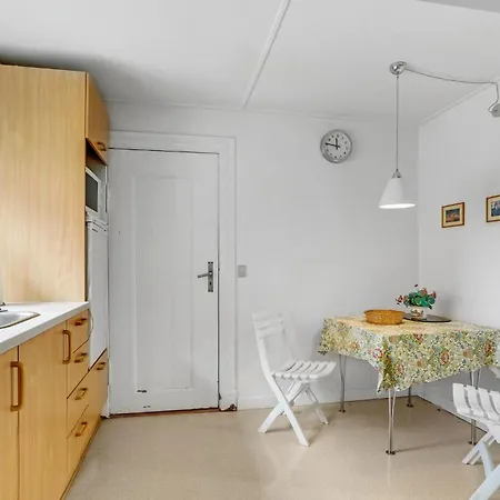 4 Bedroom Lovely In Casa de Férias