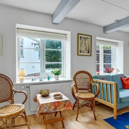 4 Bedroom Stunning In Holiday home Tonder